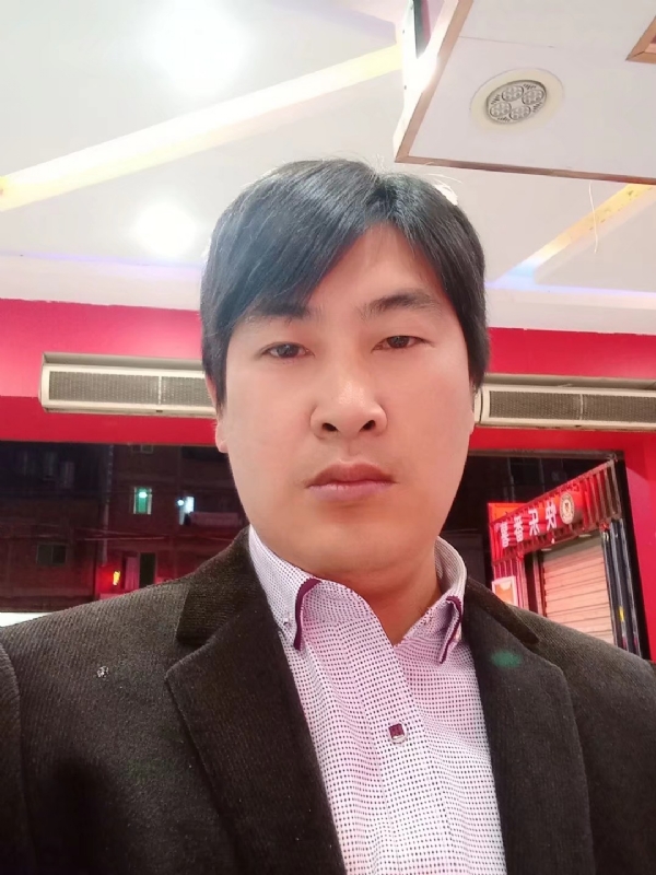奔跑的第二张照片--泉州中老年相亲网